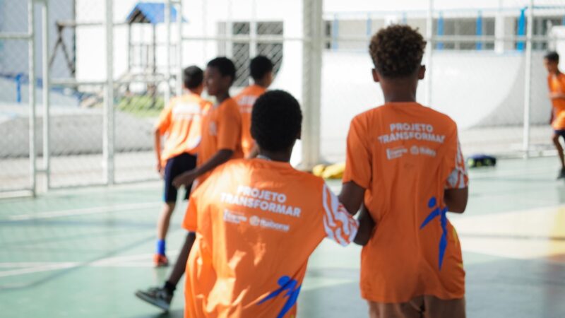 Projeto Transformar leva aulas de Futsal para crianças no bairro Ampliação