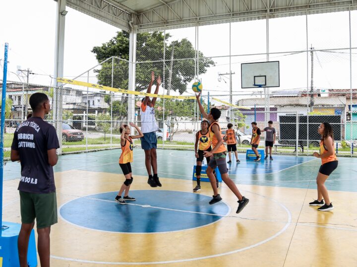 Projeto Viva Vôlei incentiva prática esportiva entre crianças e adolescentes
