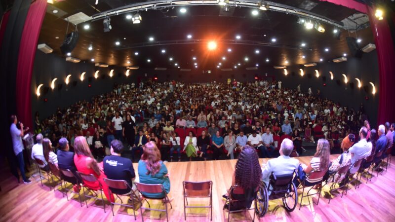 Prefeitura de Niterói entrega cheques do segundo edital do Aluguel Universitário e amplia maior programa municipal de moradia estudantil do país