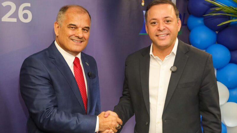 Prefeito Rodrigo Neves participa da posse da nova diretoria da CDL