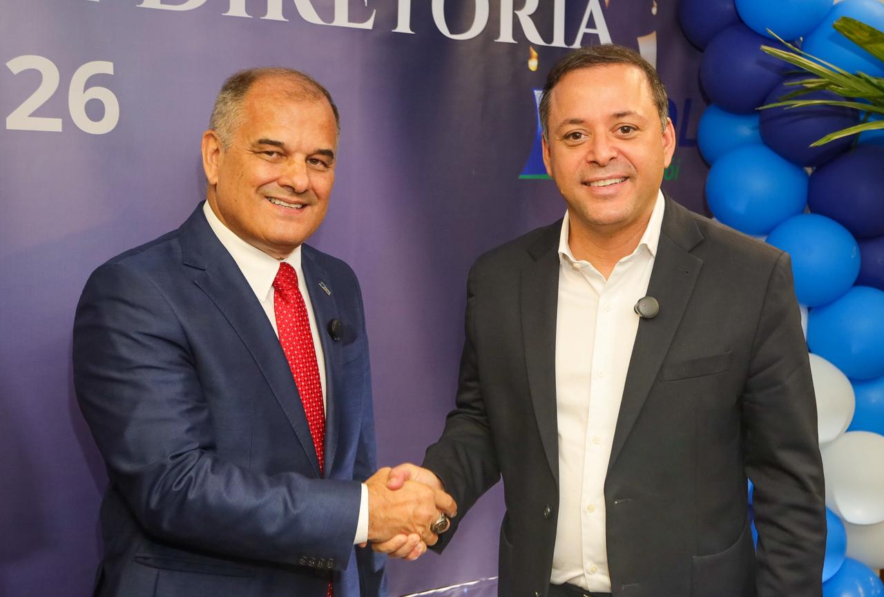 Prefeito Rodrigo Neves participa da posse da nova diretoria da CDL