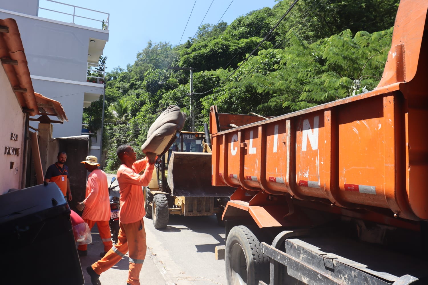 Projeto Bota Fora promove limpeza urbana e conscientização em Niterói