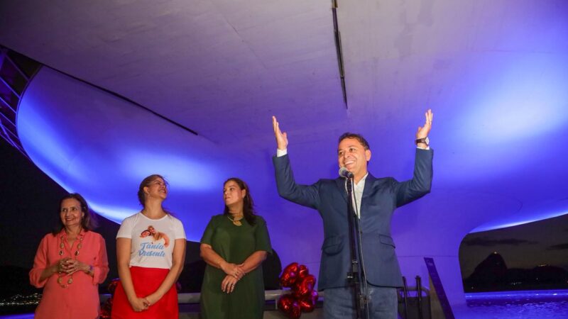 Prefeito Rodrigo Neves participa de homenagem a Tânia Rodrigues no MAC