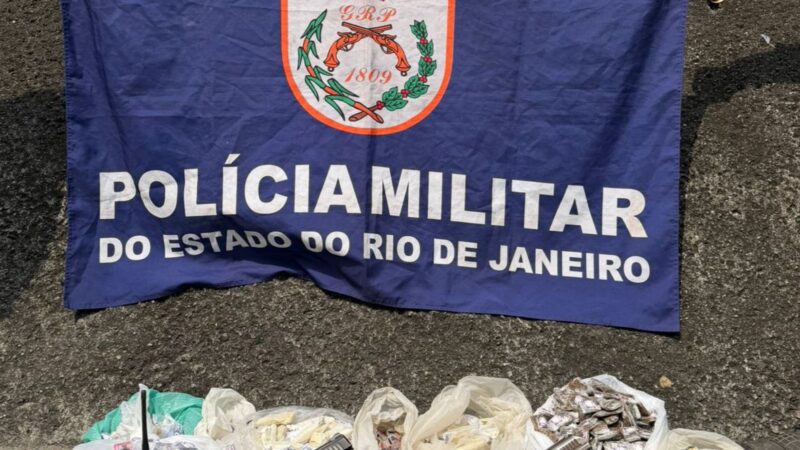 Apreensão de armas e drogas em Duque de Caxias termina com três detidos