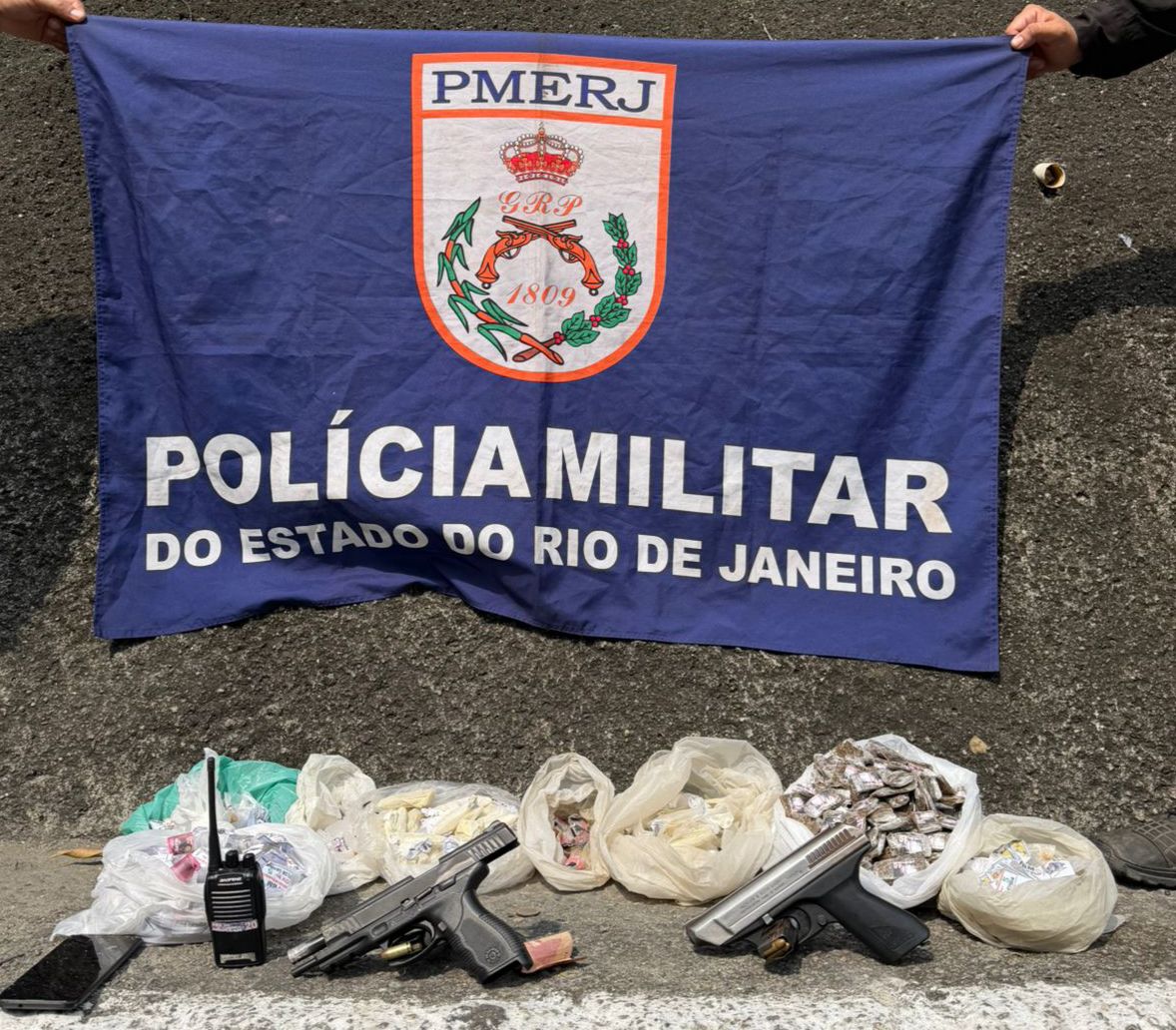 Apreensão de armas e drogas em Duque de Caxias termina com três detidos