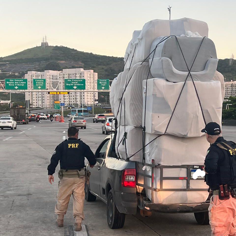 Veículo com Carga Acima da Capacidade é Abordado pela PRF na Ponte Rio-Niterói