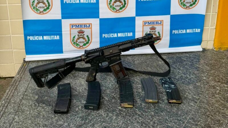 12º batalhão da Polícia Militar apreende fuzil e mais de 120 munições em comunidade do Santo Cristo em NITERÓI