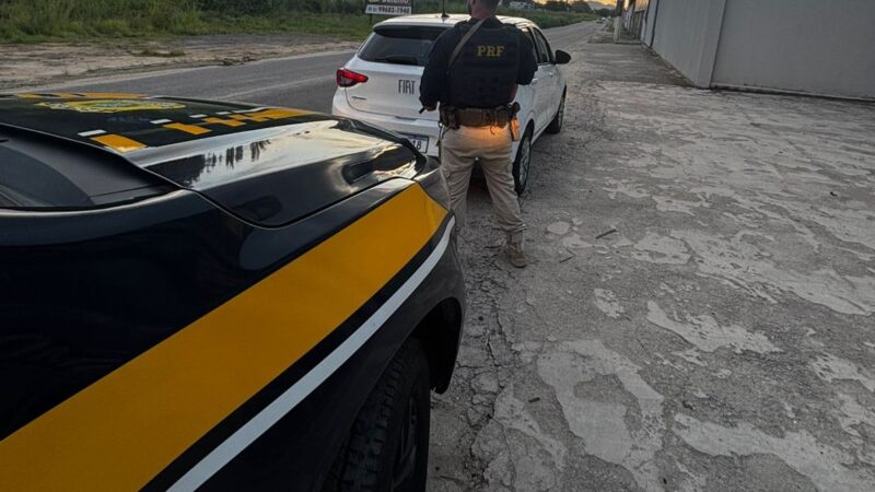 PRF recupera carro furtado e prende motorista por suspeita de receptação na BR-101, em Niterói