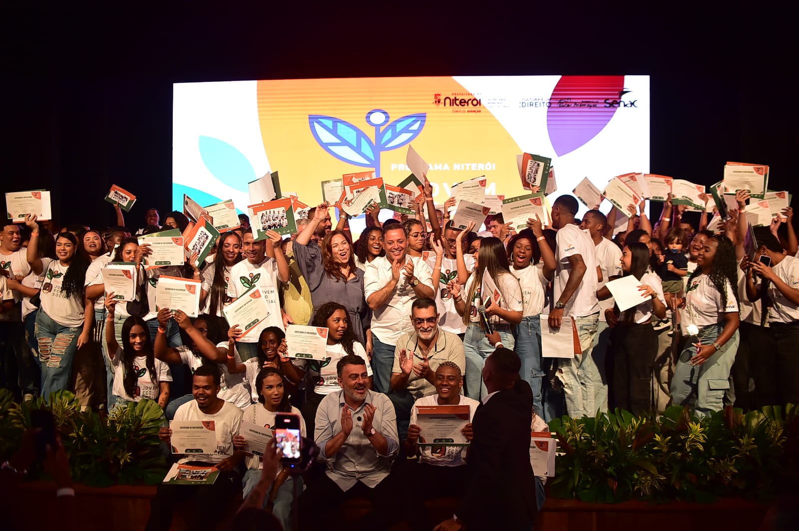 Formatura do Niterói Jovem EcoSocial celebra histórias de transformação e novos caminhos para a juventude