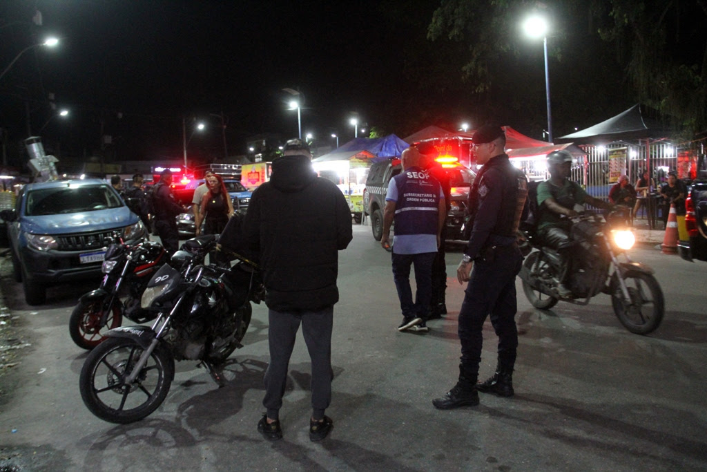 Prefeitura realiza operação de ordenamento na Praça da Trindade