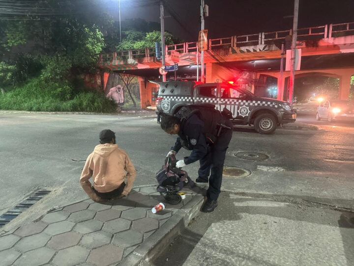 Guarda prende homem que estava furtando cabos no Alcântara