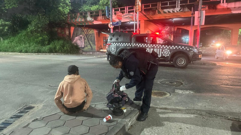 Guarda prende homem que estava furtando cabos no Alcântara