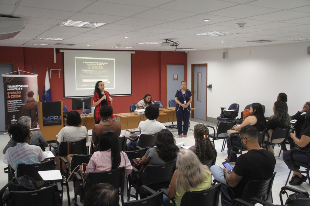Educadores sociais de São Gonçalo participam de capacitação sobre transtornos mentais