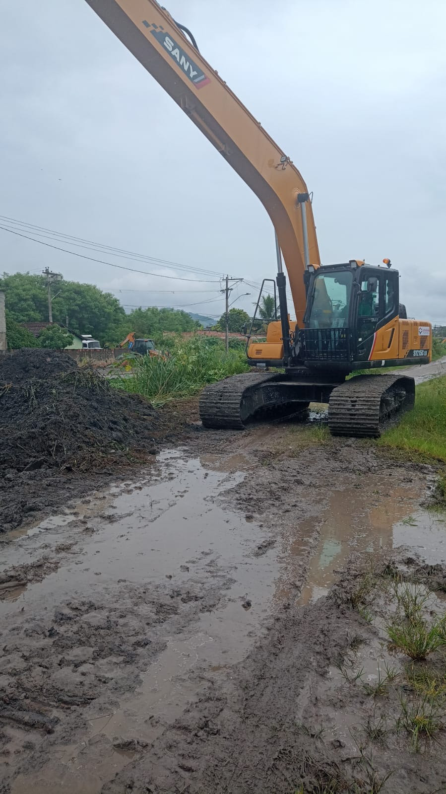 Limpa Rio segue a todo vapor retirando sedimentos de rios em São Gonçalo