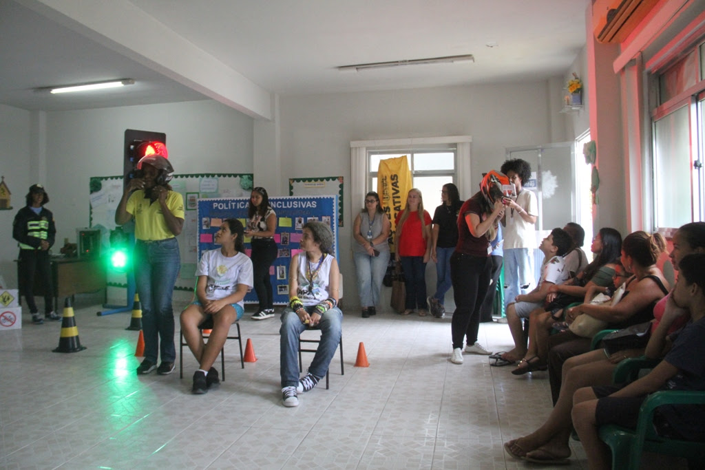 Secretaria de Transportes leva conscientização a alunos da APAE em São Gonçalo