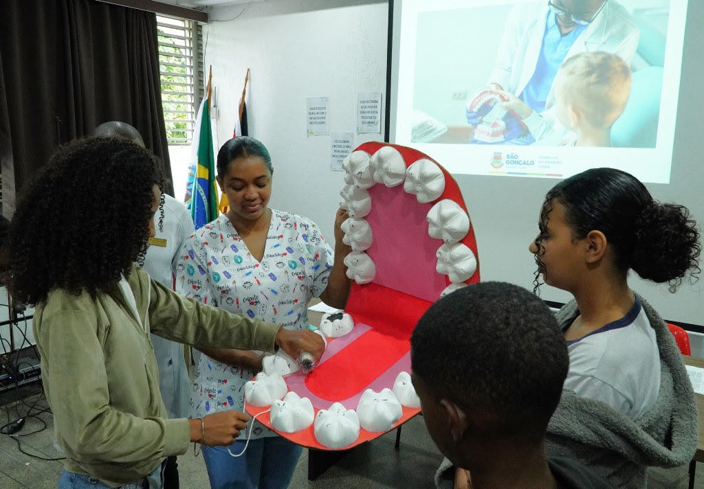São Gonçalo promove atividades com estudantes no Dia B da Saúde Bucal