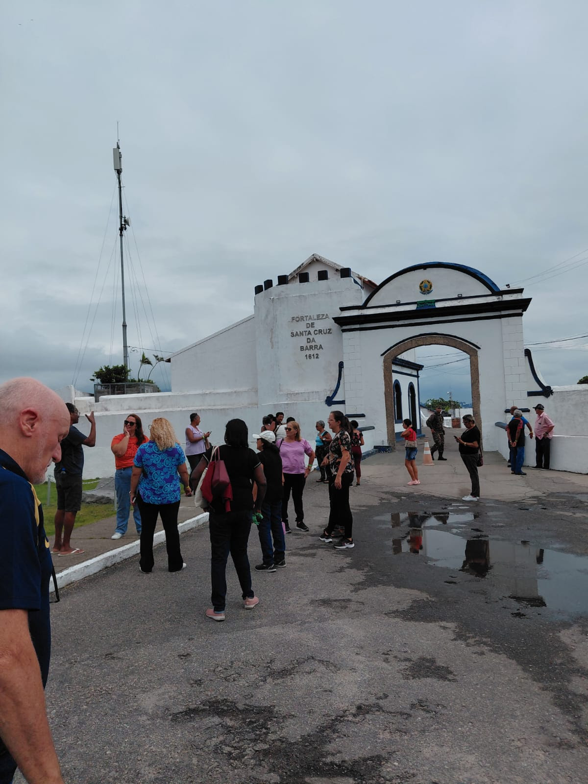São Gonçalo realiza passeio com idosos à Fortaleza de Santa Cruz