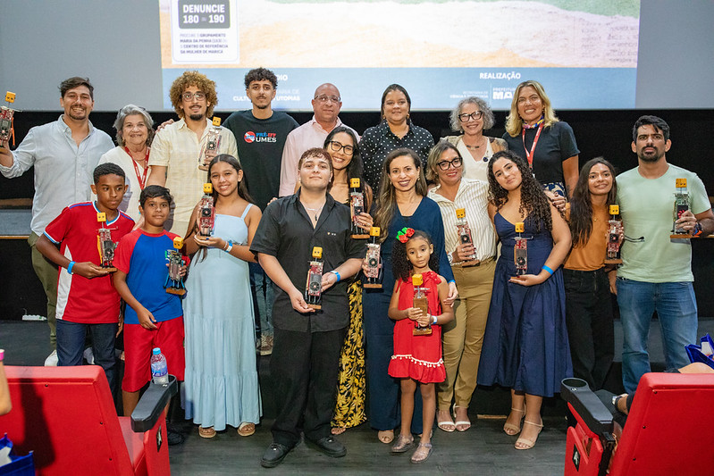 Maricá premia projetos científicos desenvolvidos por alunos da rede municipal