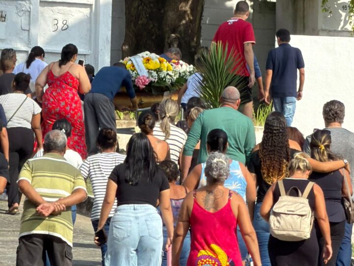 Sepultamento de Ana Vitória, estudante da Escola Municipal Francisco Portugal Neves, é marcado por forte comoção em Itaipu