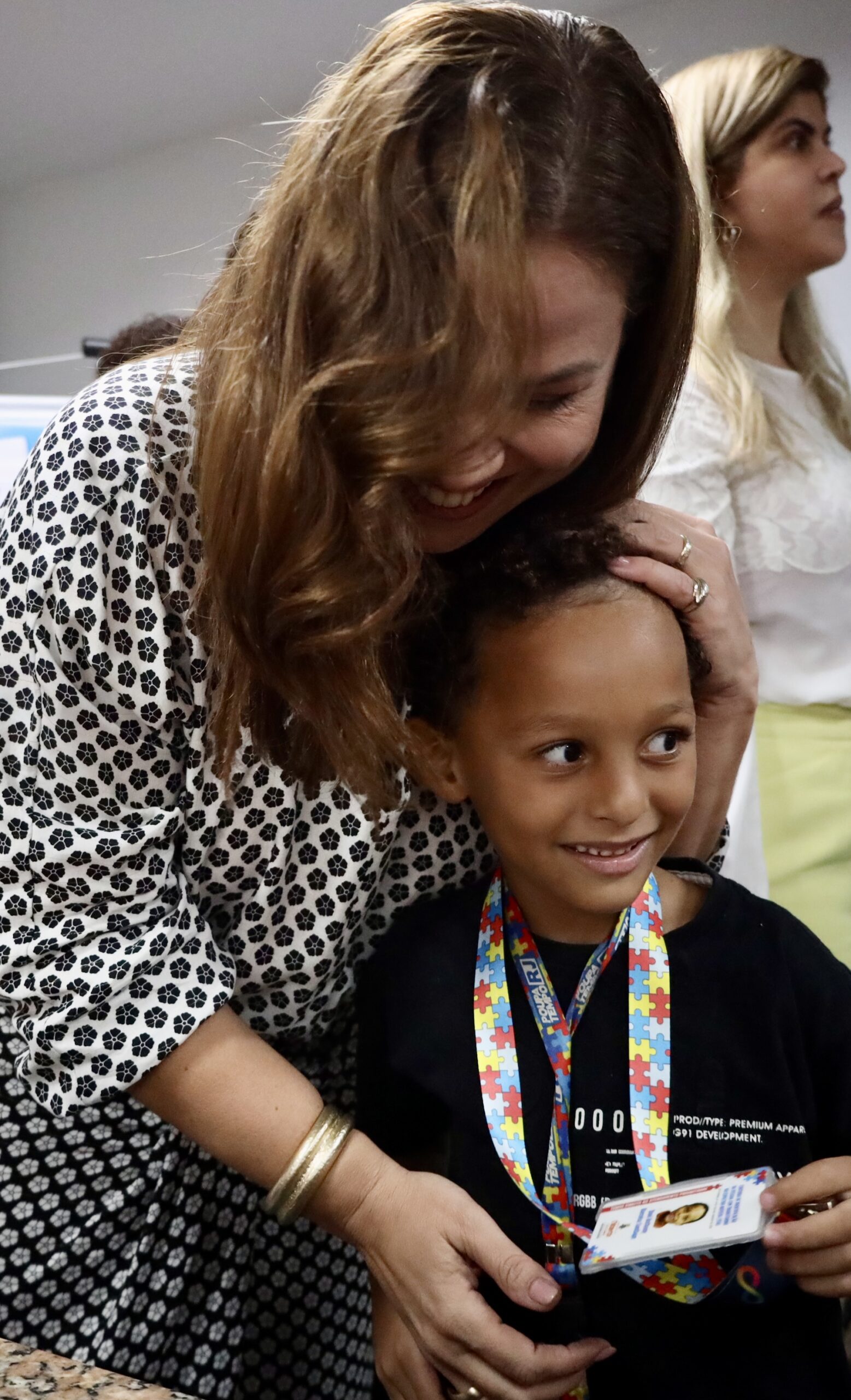 Prefeitura de Niterói entrega primeiras Carteiras de Identificação da Pessoa com Transtorno do Espectro Autista (CIPTEA)