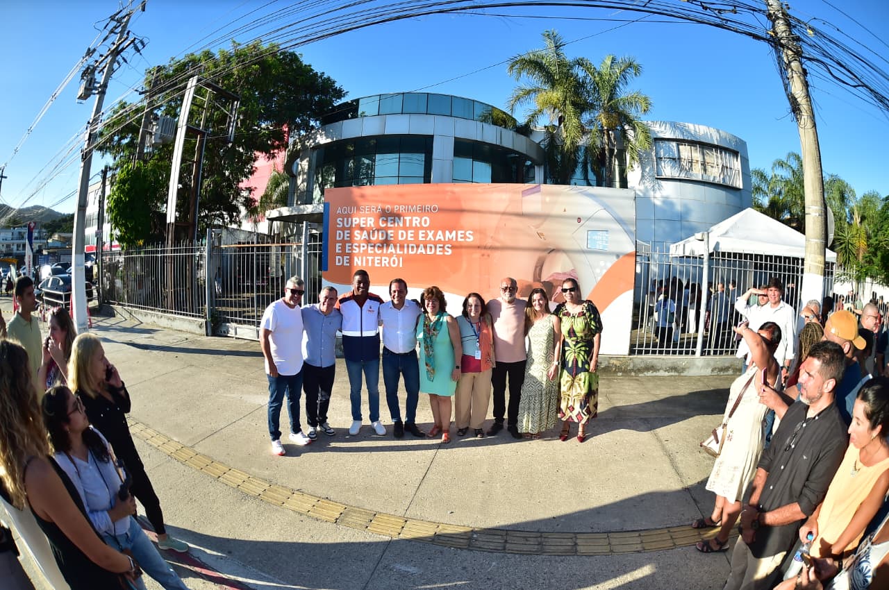 Prefeito assina ordem de início da reforma do Super Centro de Exames, Imagens e Especialidades