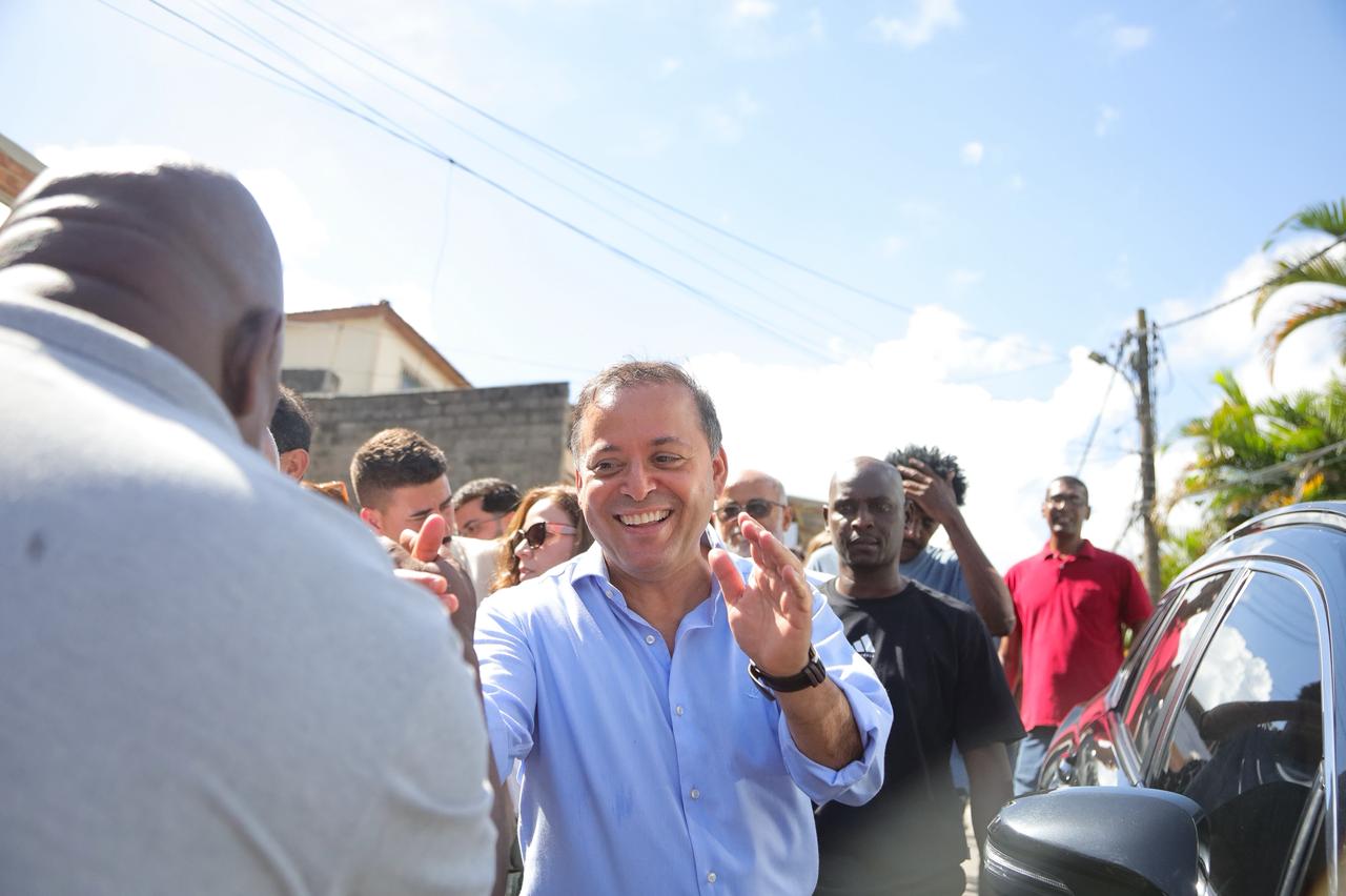 Prefeito de Niterói vistoria obras de contenção de encostas do Morro do Pires