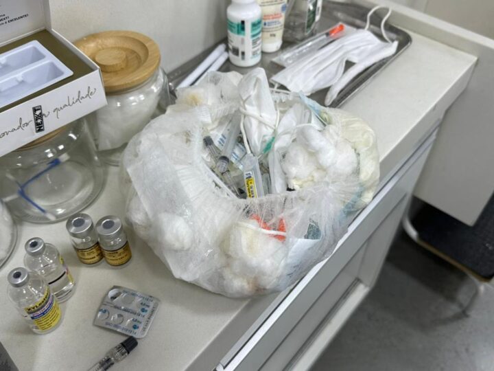 Prefeitura realiza Operação Pharmakon e interdita salão de beleza por procedimentos clandestinos no Badu