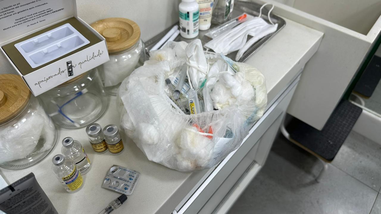 Prefeitura realiza Operação Pharmakon e interdita salão de beleza por procedimentos clandestinos no Badu