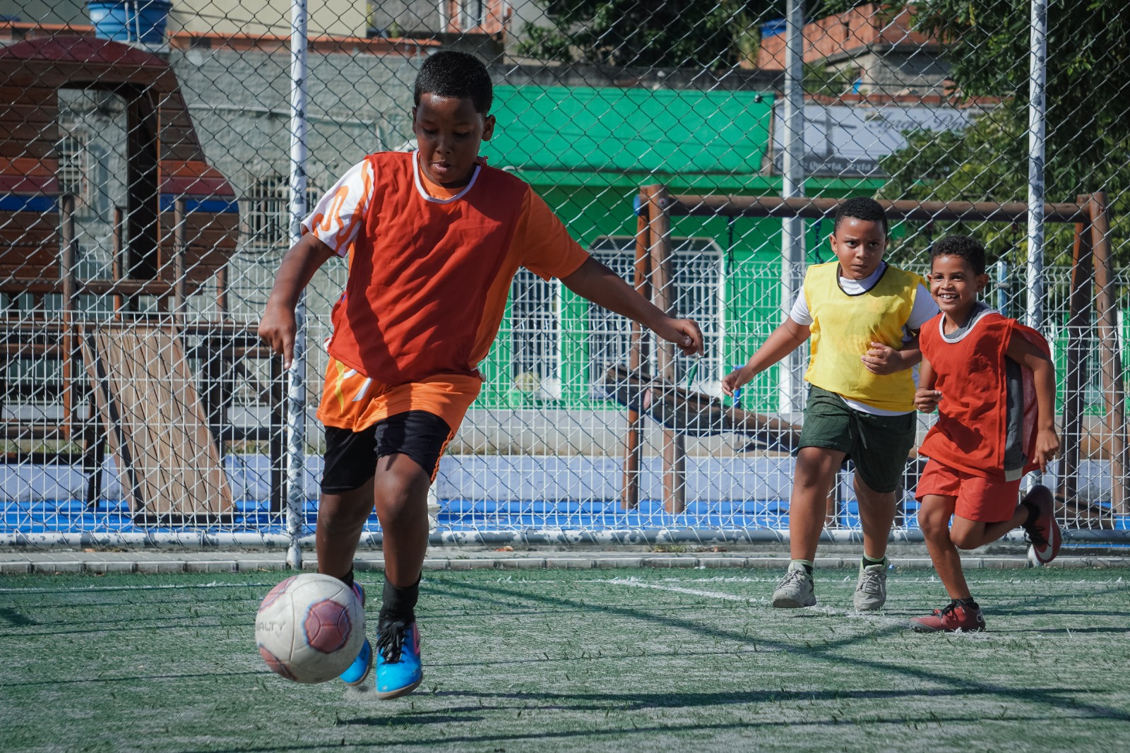 Prefeitura de Itaboraí inaugura novo polo de futebol society no bairro Joaquim de Oliveira