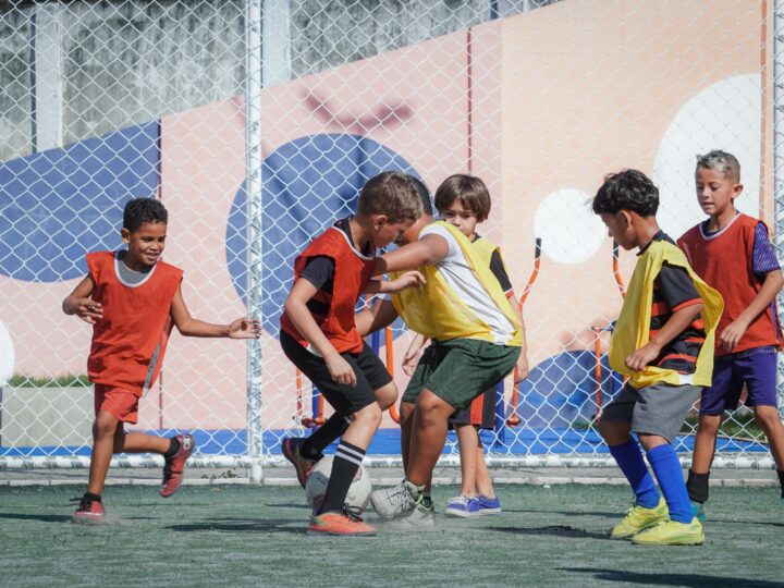 Projeto Itaboraí + Esportes inicia aulas de futebol no Campo da Colônia