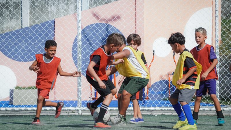 Projeto Itaboraí + Esportes inicia aulas de futebol no Campo da Colônia