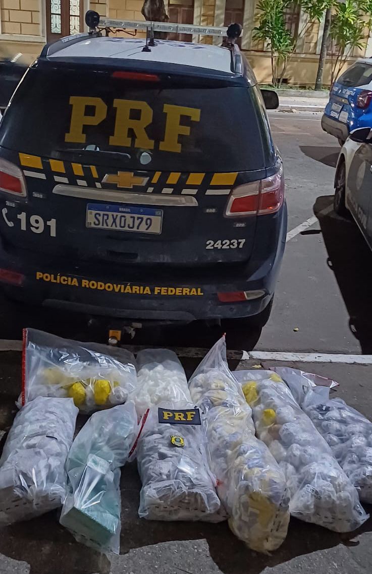 PRF faz grande apreensão de drogas na Ponte Rio-Niterói e prende dois em flagrante