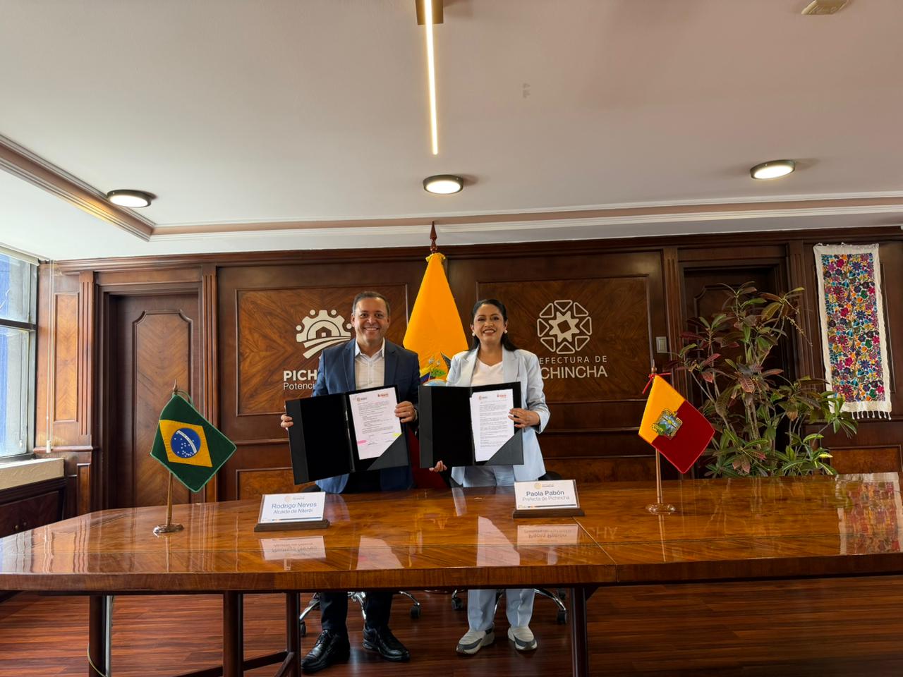 Prefeito de Niterói e presidente da Rede Mercocidades assina acordo de cooperação no Equador em defesa das mulheres