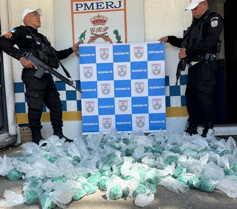 Apreensão gigante na Via Lagos: CPTRAN intercepta carro com mais de 17 mil pinos de cocaína