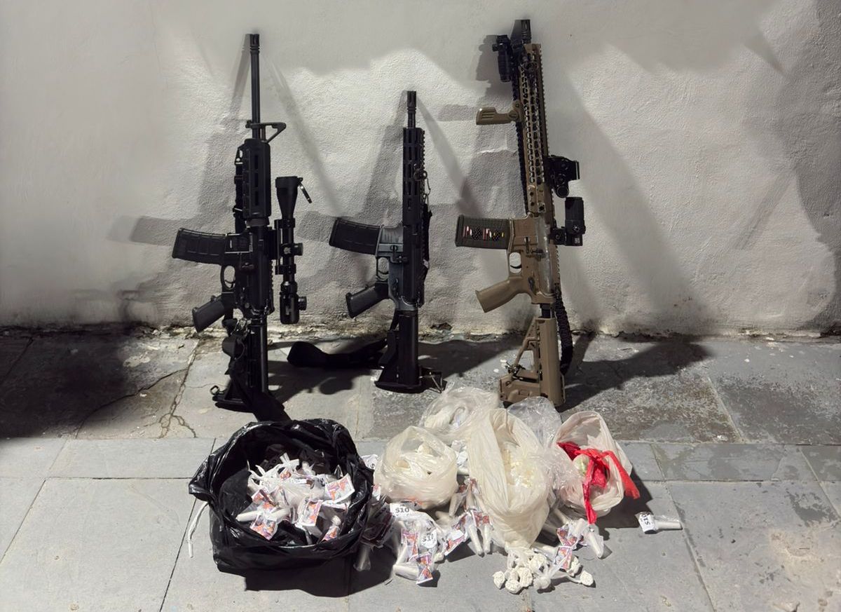 Ação do 15º BPM na manhã deste sábado termina com apreensão de 3 fuzis de Guerra em Duque de Caxias