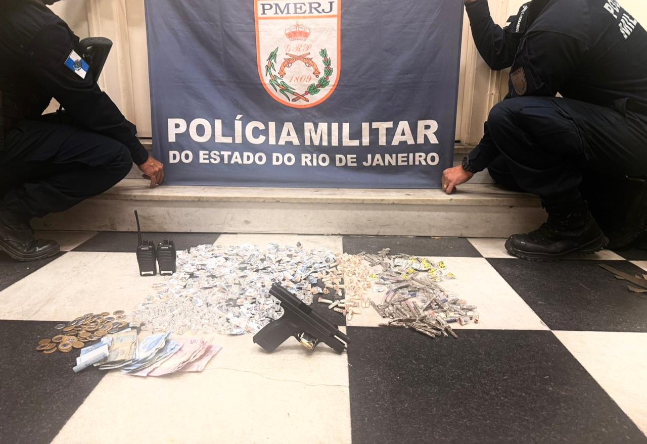 12º BPM prende três no Morro do Estado: “Drogadão”, com várias passagens até por homicídio, e outro com ficha por assassinato são capturados com arma e drogas em Niterói