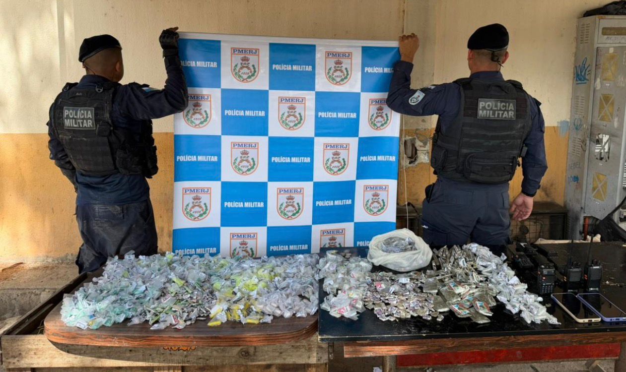 12º BPM dá duro golpe no tráfico no minha casa minha vida de Itaipuaçu: cinco são presos e grande quantidade de drogas é apreendida em Maricá