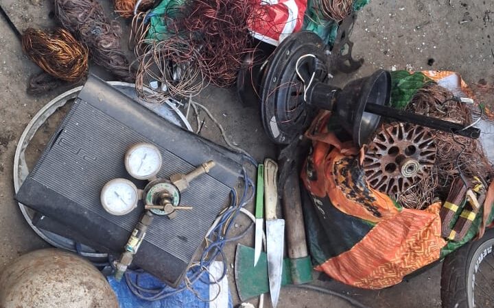 Operação Asfixia na Engenhoca prende responsável por ferro-velho