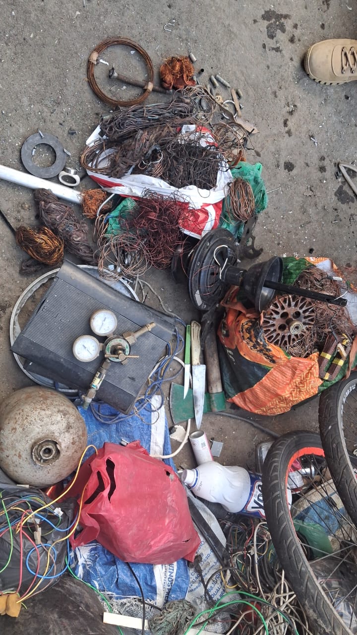 Operação Asfixia na Engenhoca prende responsável por ferro-velho