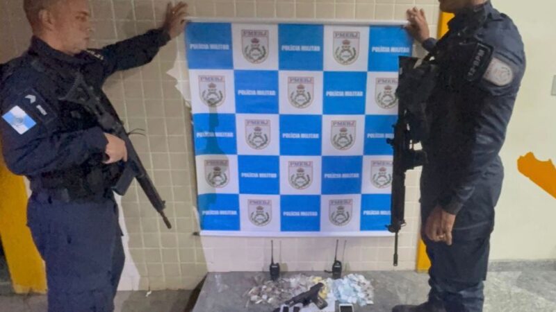 Polícia do 12º BPM prende dois, sendo um acusado de estupro, e apreende arma e drogas na Engenhoca, em Niterói