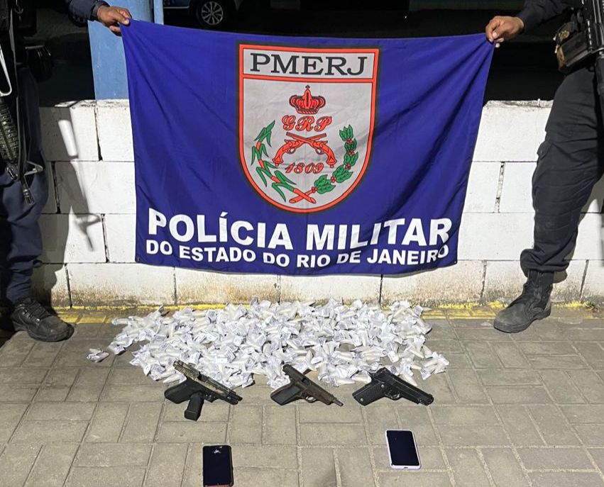 39º BPM prende foragido e detém grupo com armas e drogas em Belford Roxo