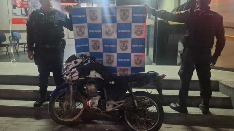 Perseguição termina com arma apreendida e moto roubada recuperada em Maricá e Saquarema