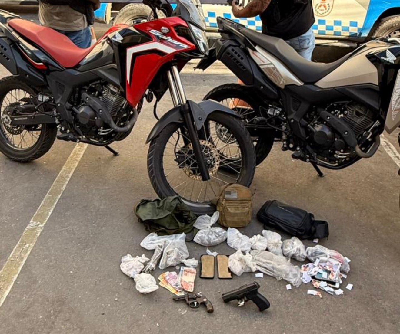 7º BPM dá resposta firme ao crime e prende seis suspeitos com armas, drogas e motos roubadas em São Gonçalo