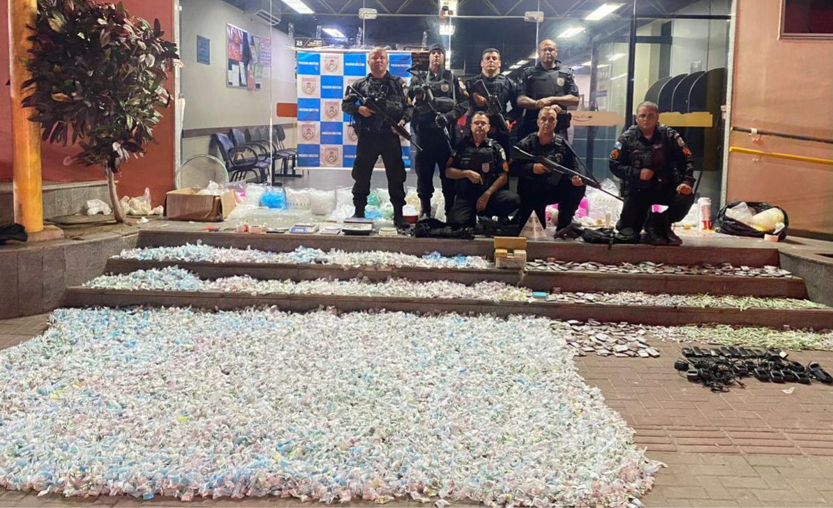 12º BPM dá grande prejuízo ao tráfico em Itaipuaçu e apreende mais de 40 kg de drogas