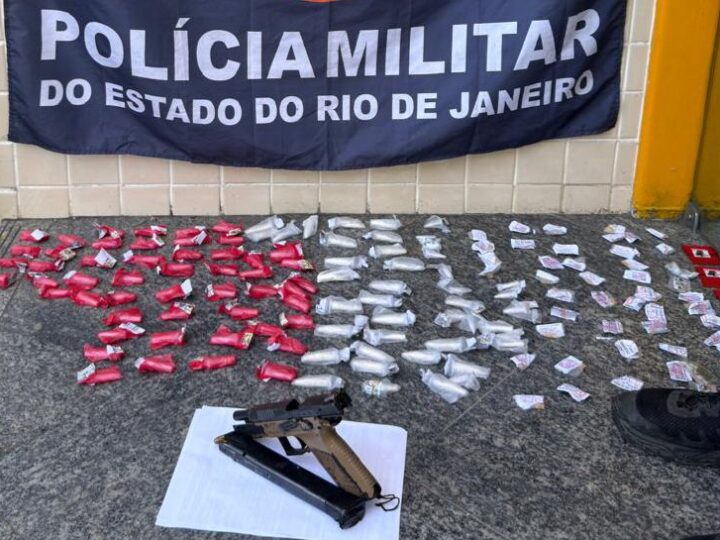 Ação do 12º BPM termina com três presos e arma apreendida no Fonseca, em Niterói