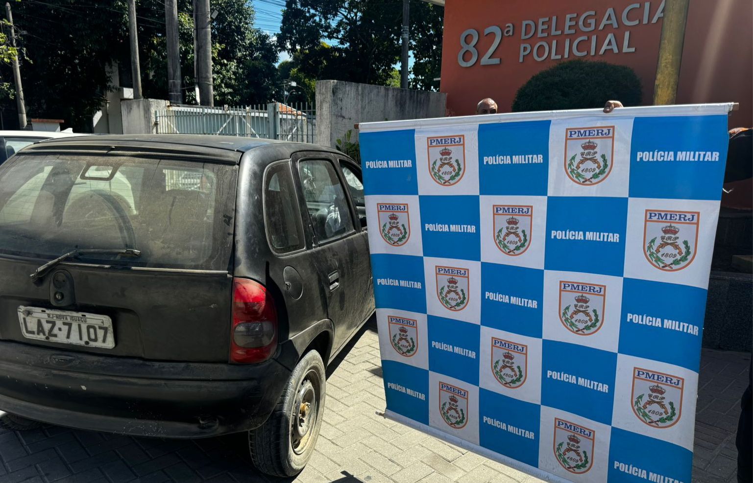 Veículo roubado é recuperado pela PM em Itaipuaçu, em Maricá