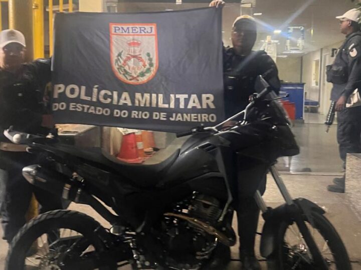 CPTran flagra moto adulterada e apreende droga em operação na RJ-104, em São Gonçalo