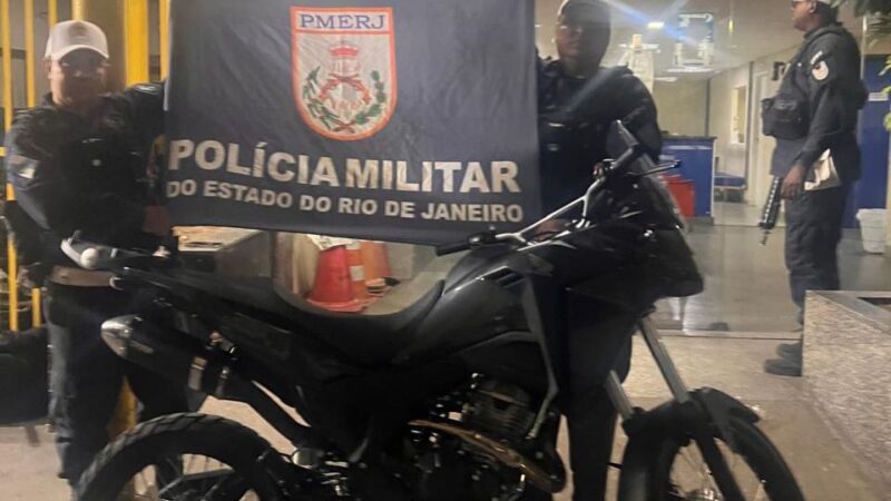 CPTran flagra moto adulterada e apreende droga em operação na RJ-104, em São Gonçalo