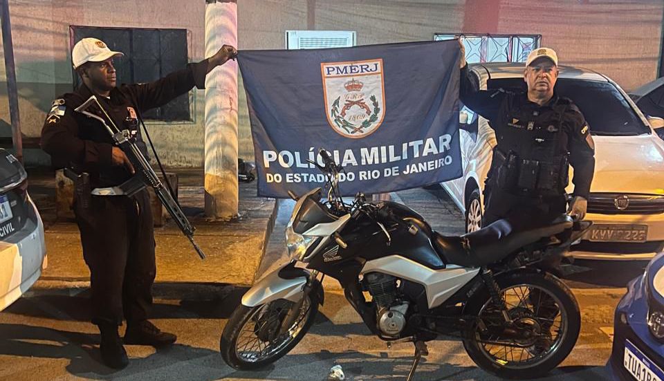 CPTran flagra moto com sinais adulterados durante patrulhamento na RJ-106, em São Gonçalo