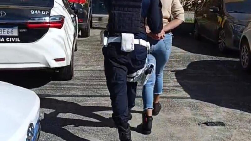 CPTran flagra motocicleta sem placa e com chassi ilegível durante operação na RJ-216, em campos